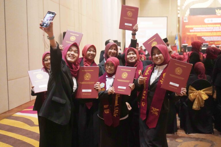 Siap Menggerakkan Transformasi Pendidikan Nasional. 3016 Mahasiswa Pendidikan Profesi Guru (PPG) Universitas Muhammadiyah Malang (UMM) Resmi Dikukuhkan